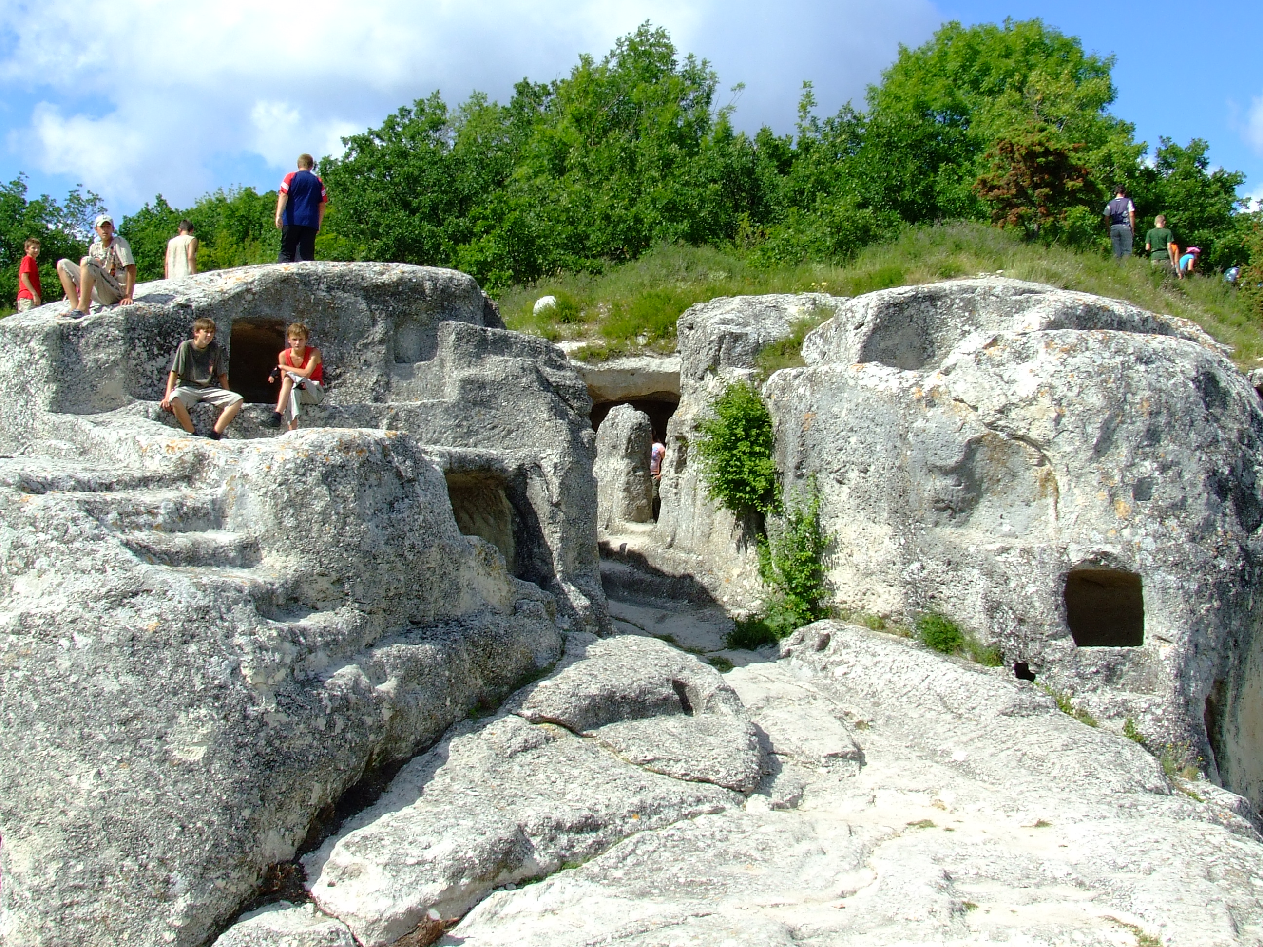 Эски-Кермен пещерный город монастырь